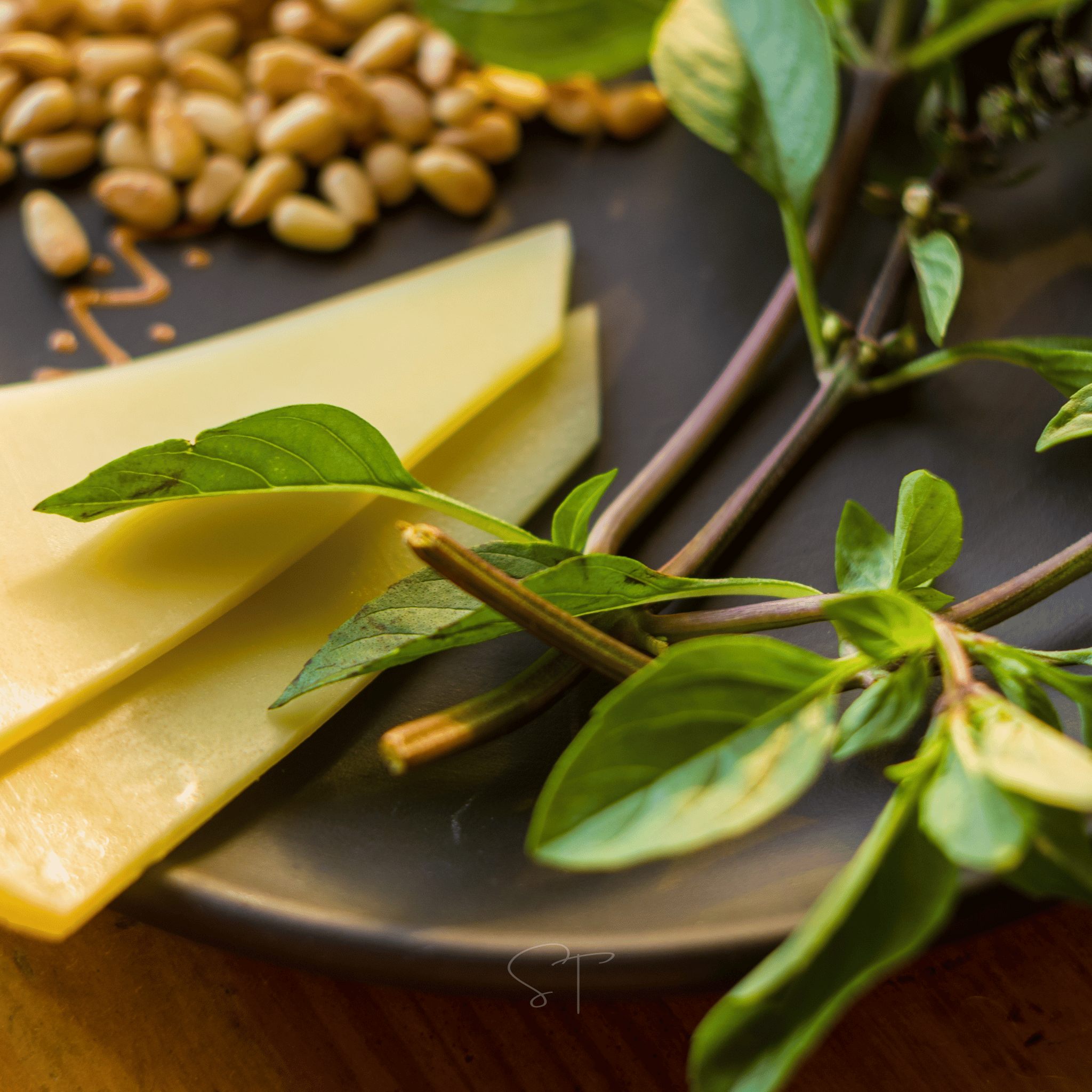 Lemon Basil – 250 Seeds seed packet from Seed Therapy – American - grown, heirloom seeds