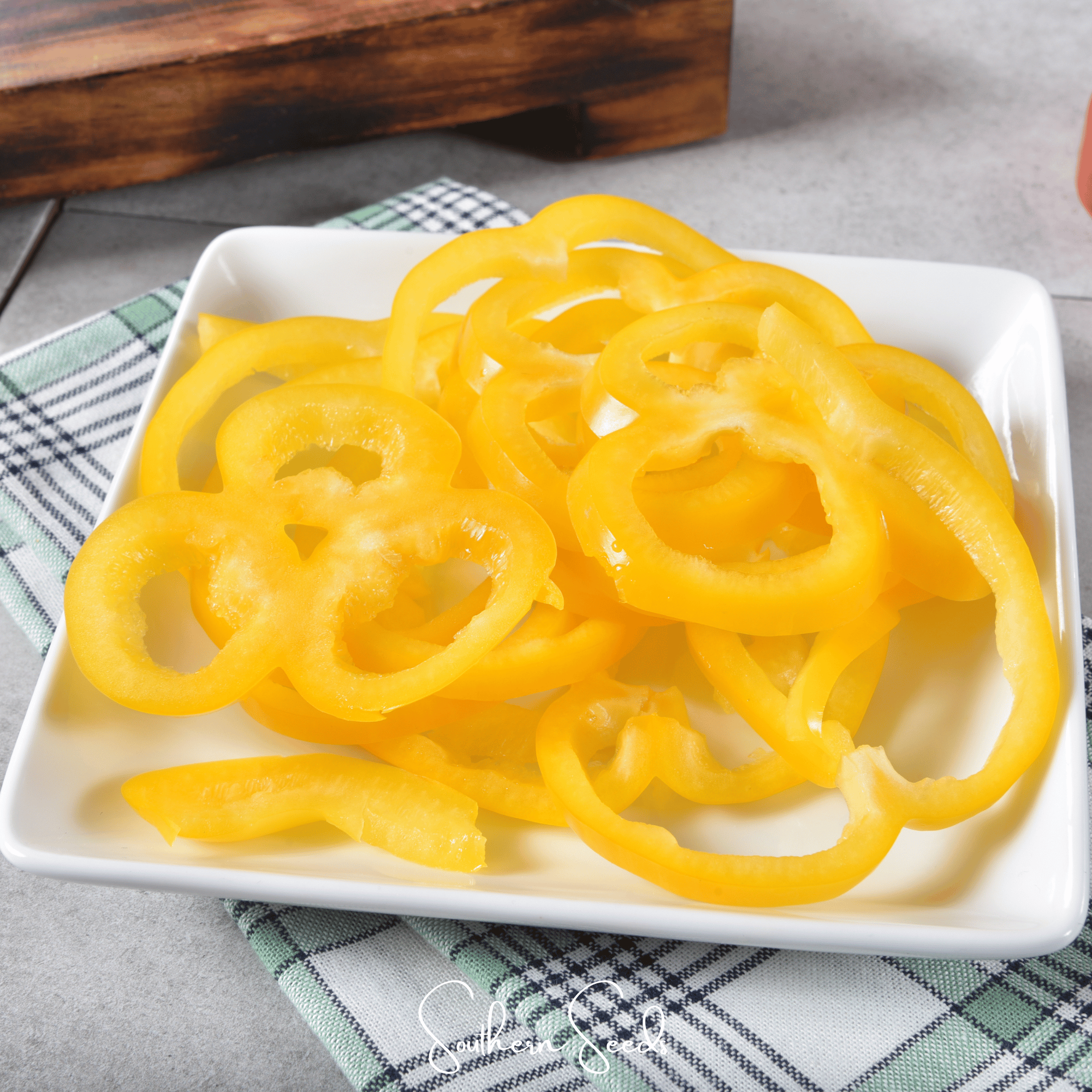 Pepper, Sunbright Bell (Capsicum annuum) - 30 Seeds seed packet from Seed Therapy – American - grown, heirloom seeds